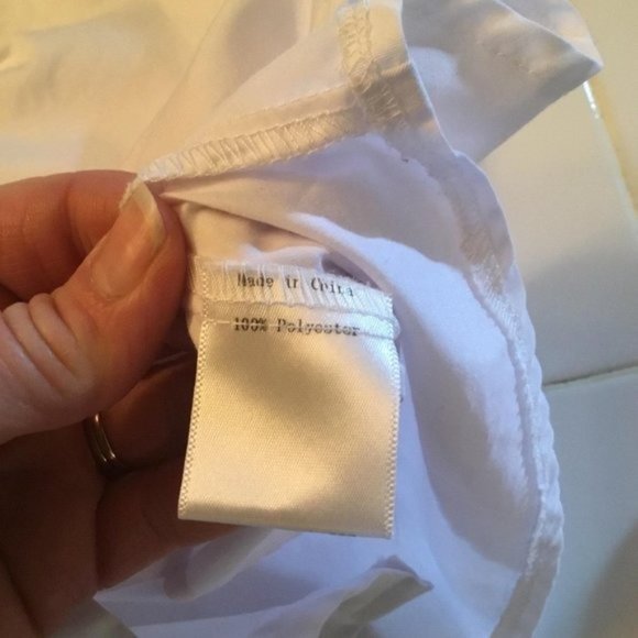 White Button Gathered Front Wing Tip Collar - Picture 9 of 13